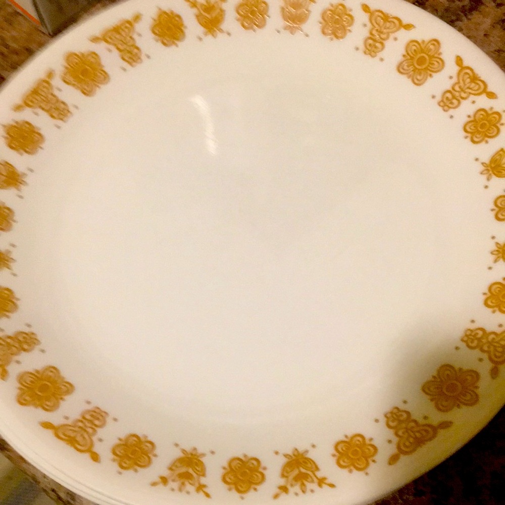 Corelle Tan Vintage White and Brown Design Lot Of Six Plate’s